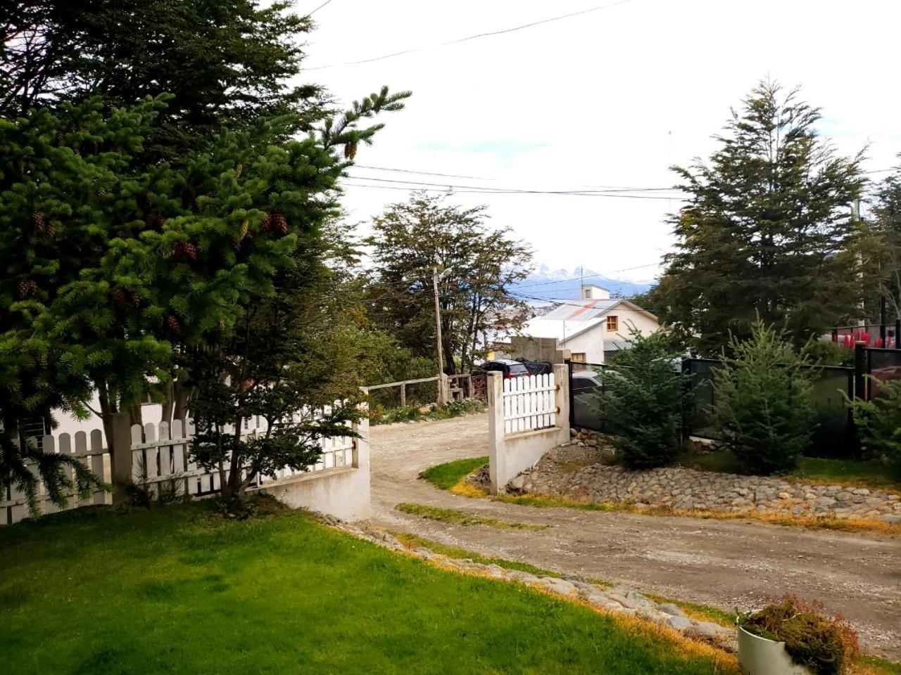 Departamentos Del Bosque Apartment Ushuaia Bagian luar foto